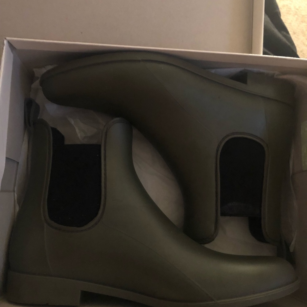 Chelsea rain boots